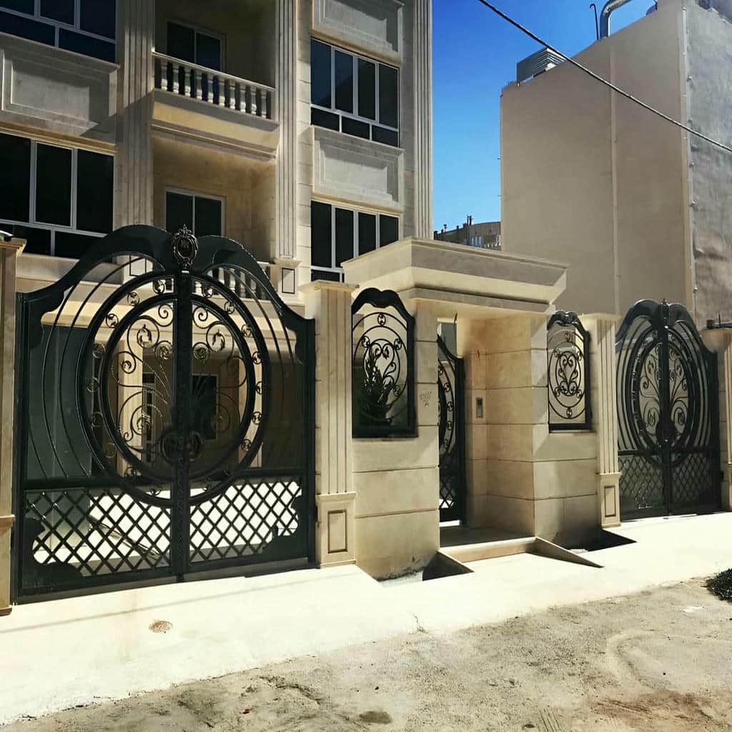 نصب درب ویلایی پارکینگ دو لنگه با کنترل تراز