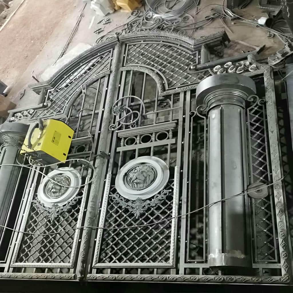 درب پارکینگ CNC پنل فلزی با برش مشبک درشت