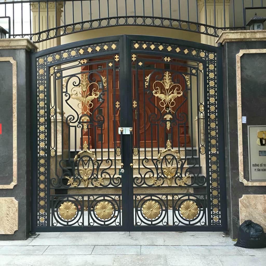 درب آهنی کلاسیک کتیبه دار با بررسی فنی ارتفاع کتیبه