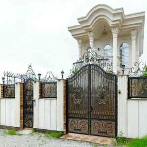 12 مدل درب ساختمان فرفورژه گل دار
