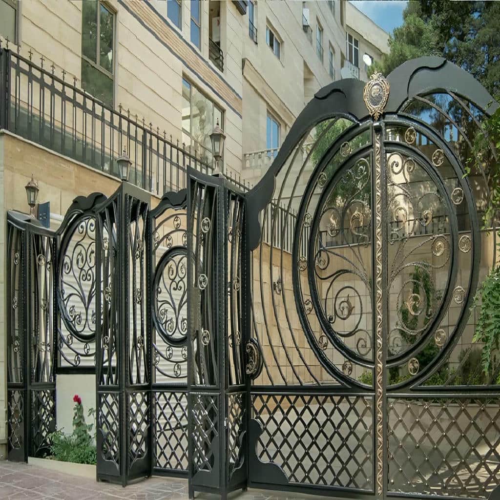 درب پارکینگ ساده پروفیلی با قاب‌بندی محدود