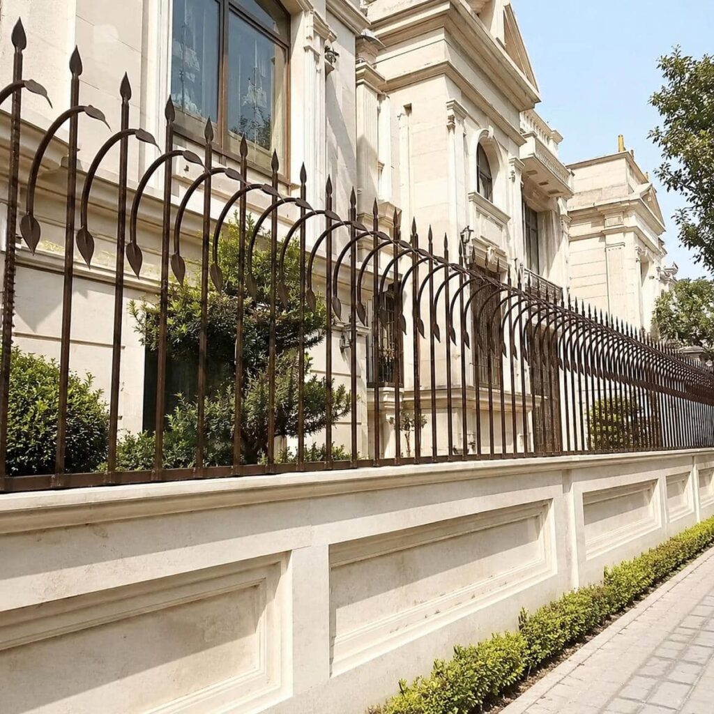 مدل دوبل نرده حفاظ دیوار ساده با پوشش عمیق‌تر