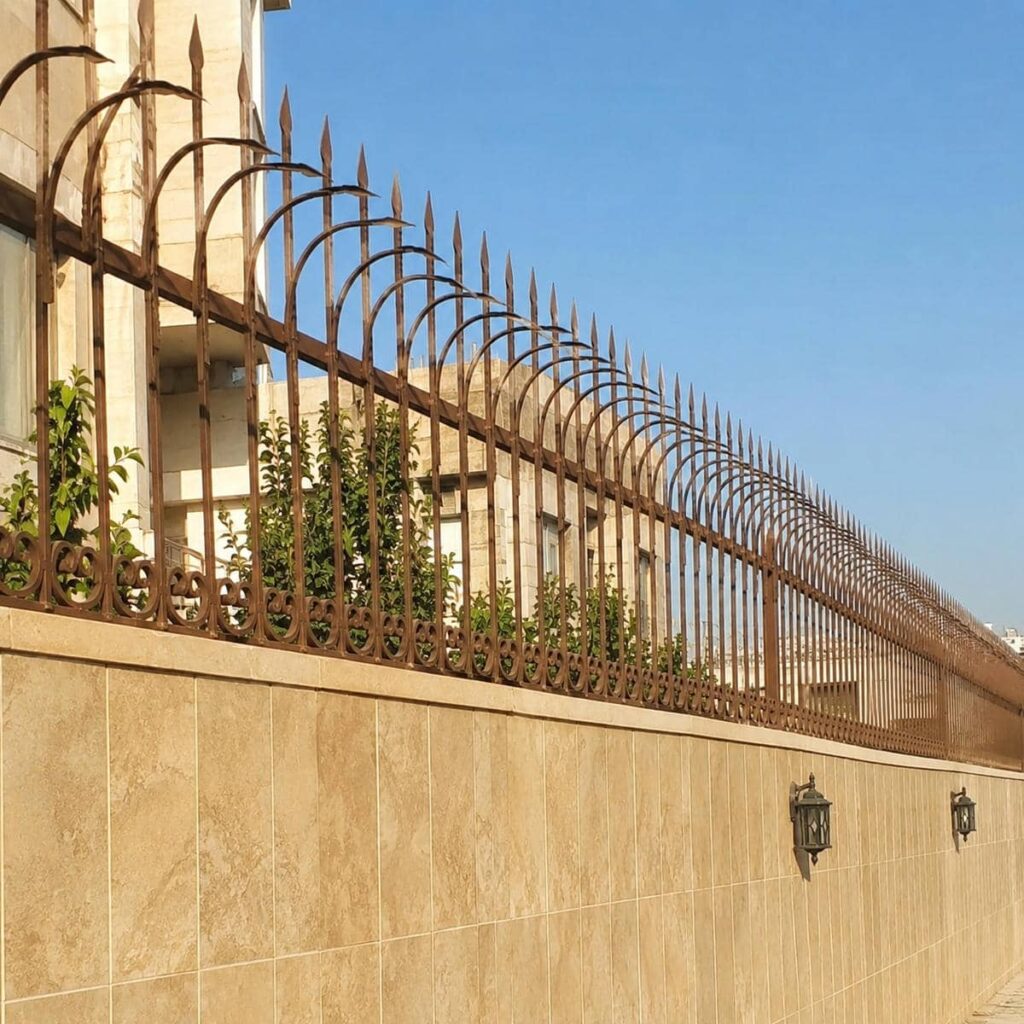 خدمات نصب حفاظ دیوار سیم خاردار ترکیبی با کنترل مهار