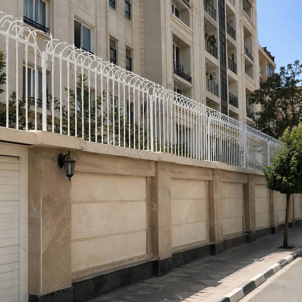 نصب حفاظ دیوار شیک روی سنگ تراورتن با سوراخ‌کاری دقیق