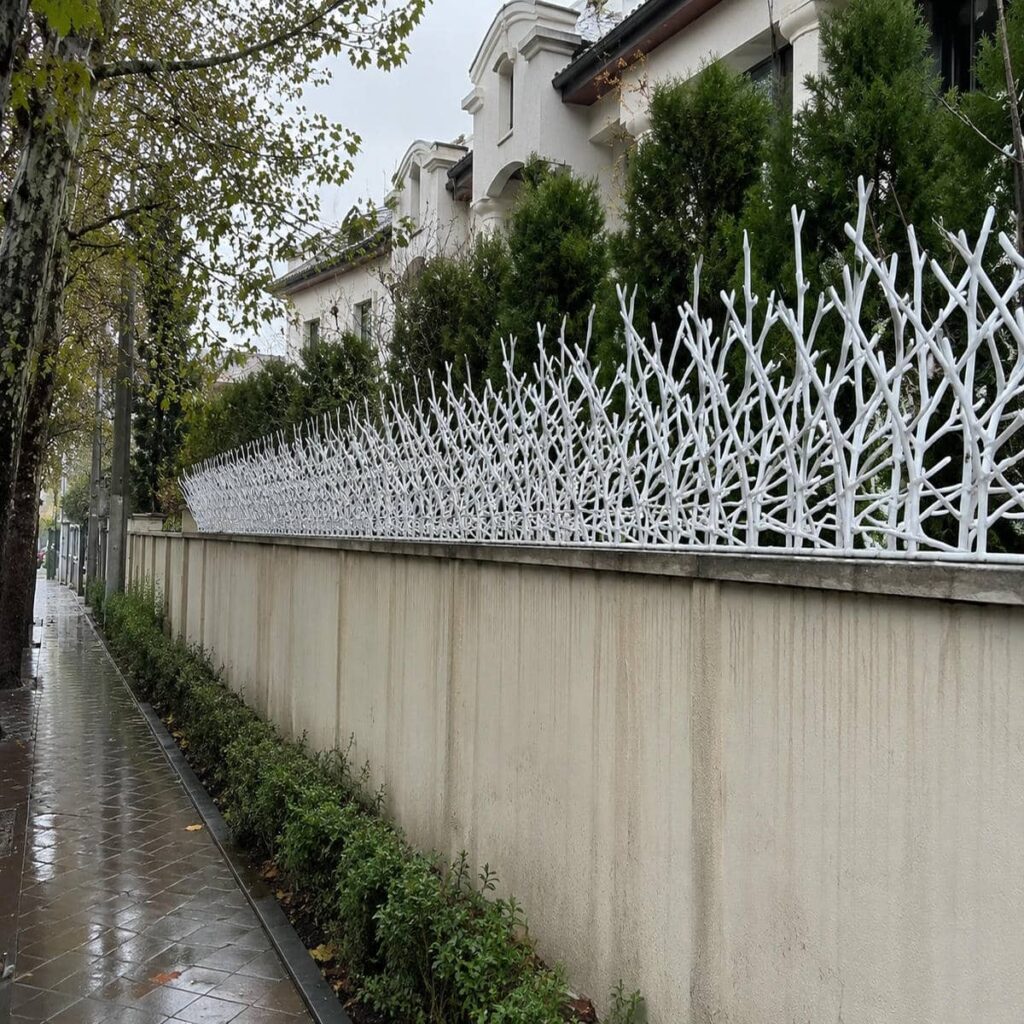 ساخت حفاظ دیوار ویلا نمای سنگی با میلگرد مقاوم