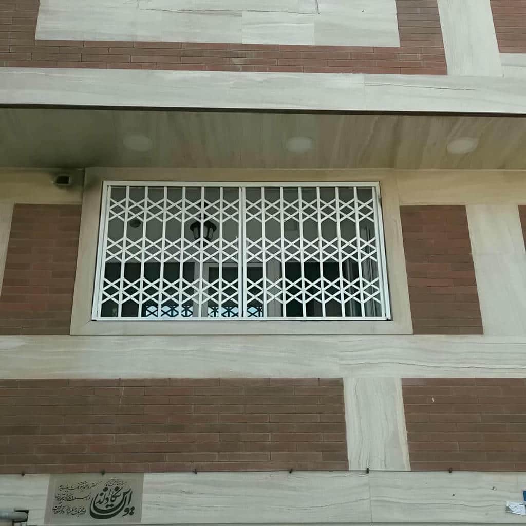 نصب حفاظ پنجره ریلی بازشو با تراز دقیق ریل