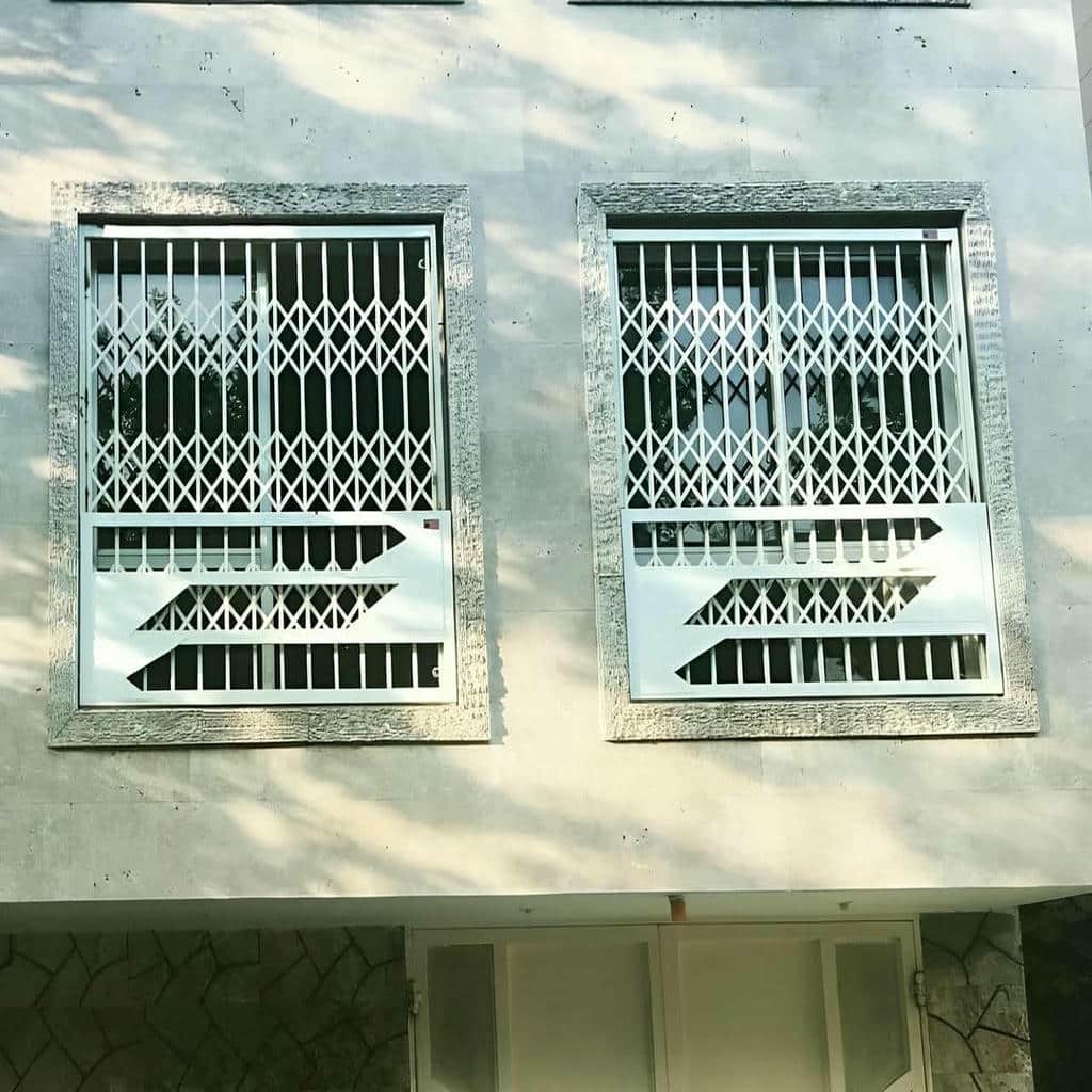 اجرای حفاظ پنجره ریلی بازشو با مهار اصولی قاب ثابت