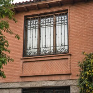 حفاظ پنجره گلنرده آهنی ساده