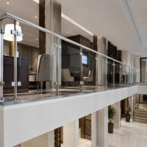 نرده شیشه ای راه پله شفاف