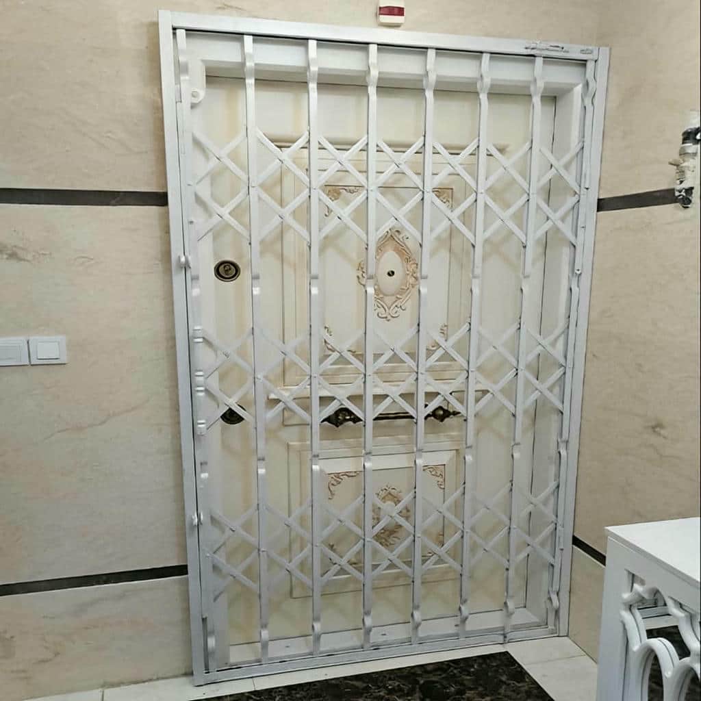 محافظ ورودی ساختمان با قفل مقاوم