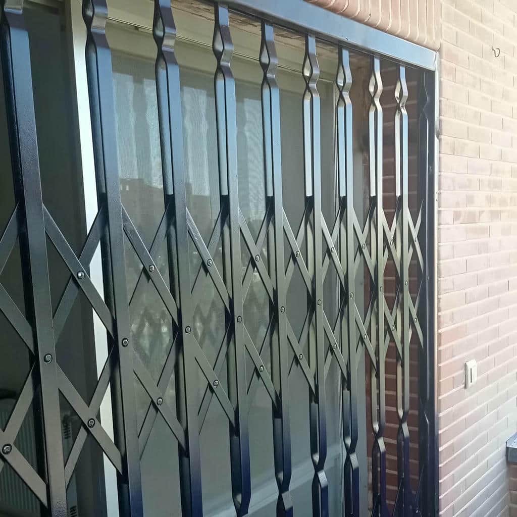 حفاظ ریلی درب نمای فرفورژه و رنگ پوششی