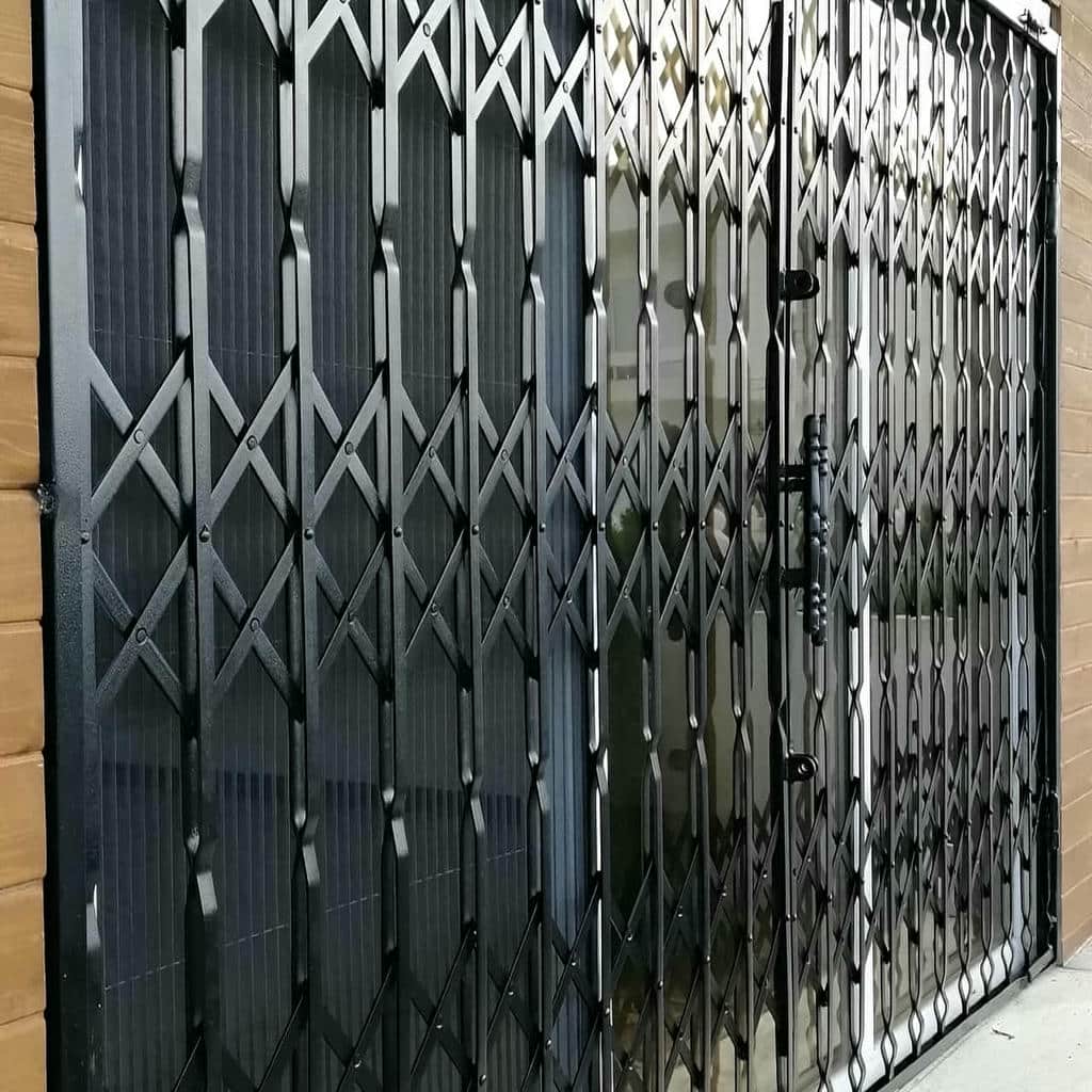 نرده آکاردئونی فلزی ورودی ساختمان