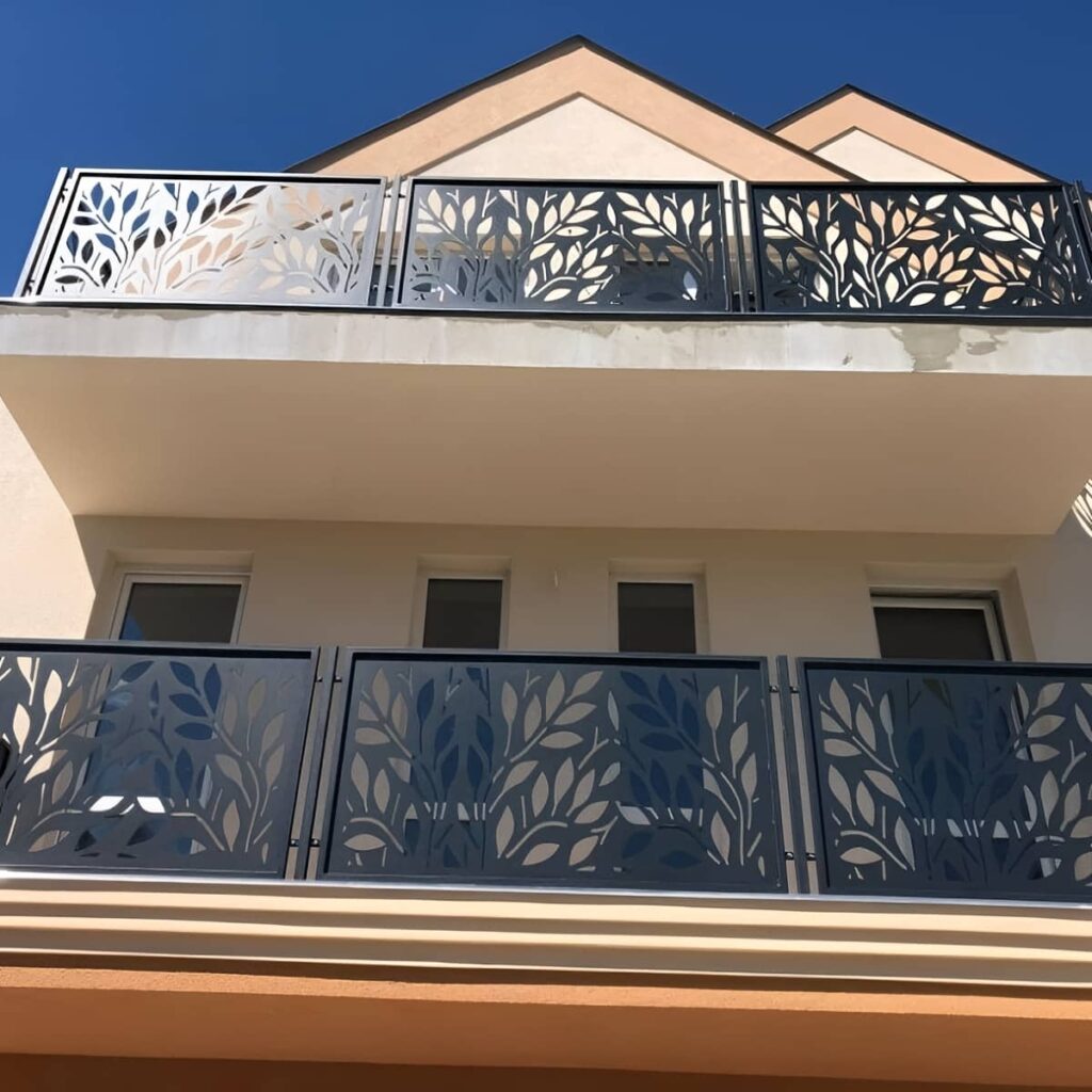 نرده بالکن با طراحی مدرن