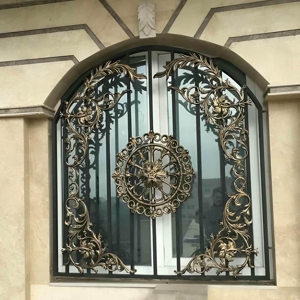 حفاظ پنجره فرفورژه با طرح کلاسیک