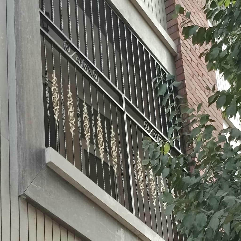 حفاظ پنجره آهنی نمای ساختمان