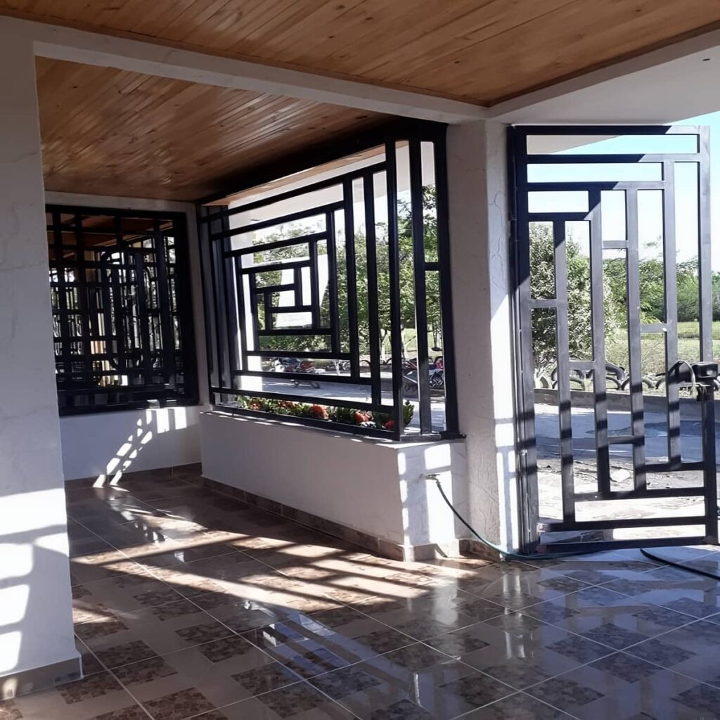 محافظ پنجره همکف مسکونی