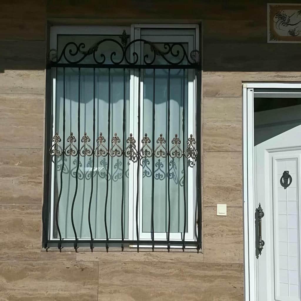گارد پنجره با طراحی فلزی