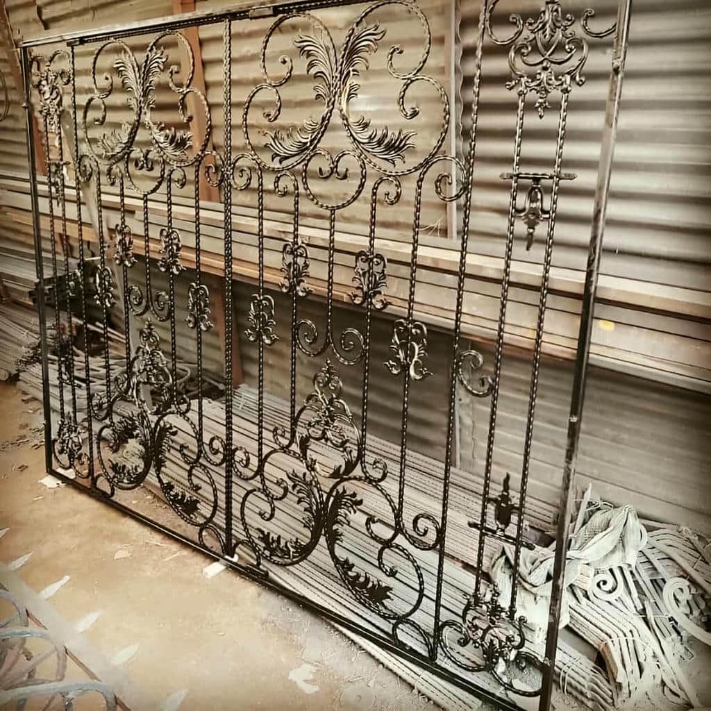 حفاظ پنجره با پوشش مقاوم