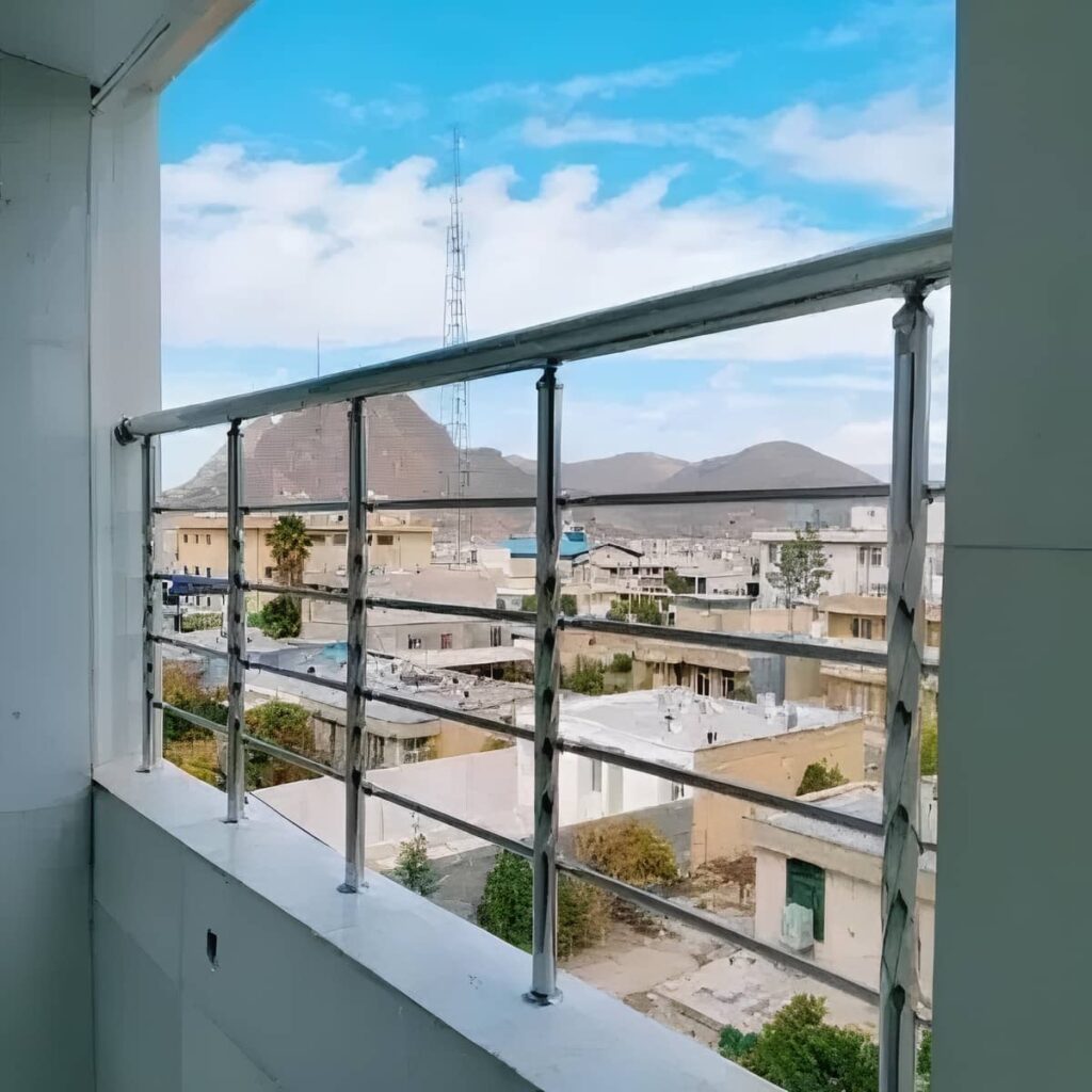 نرده پله با فرم ساده