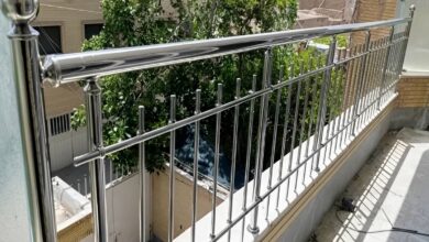 نرده چوبی راه پله با رنگ طبیعی