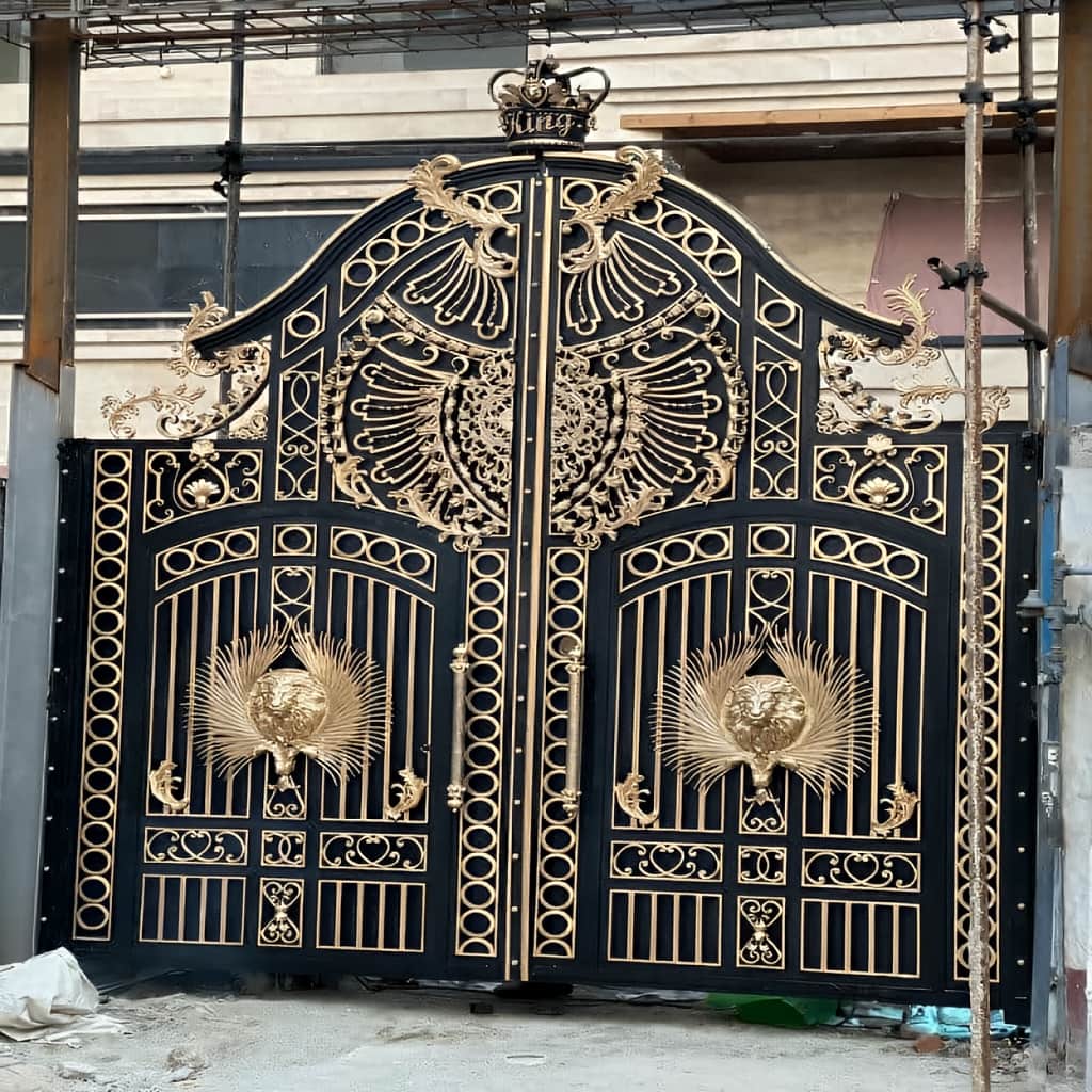 درب پارکینگ با نمای ساختمان