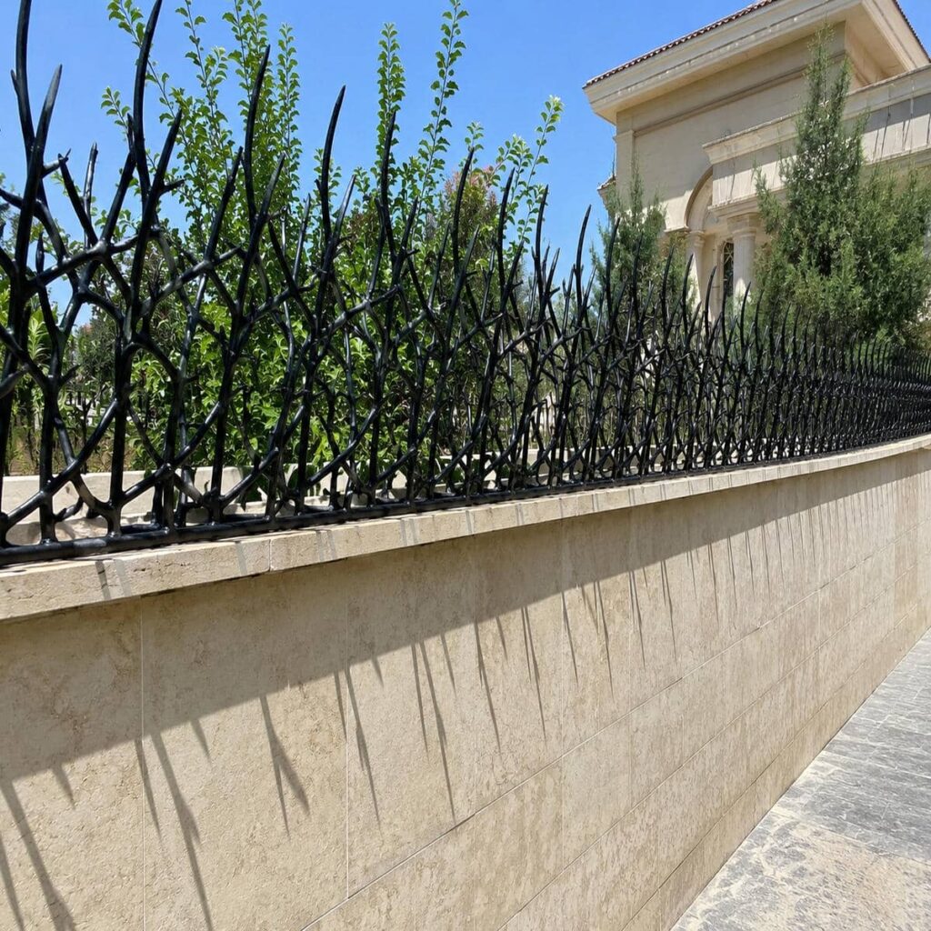 حفاظ دیوار حیاط با پوشش مقاوم