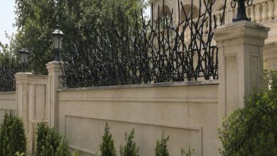 نرده آهنی روی دیوار باریک