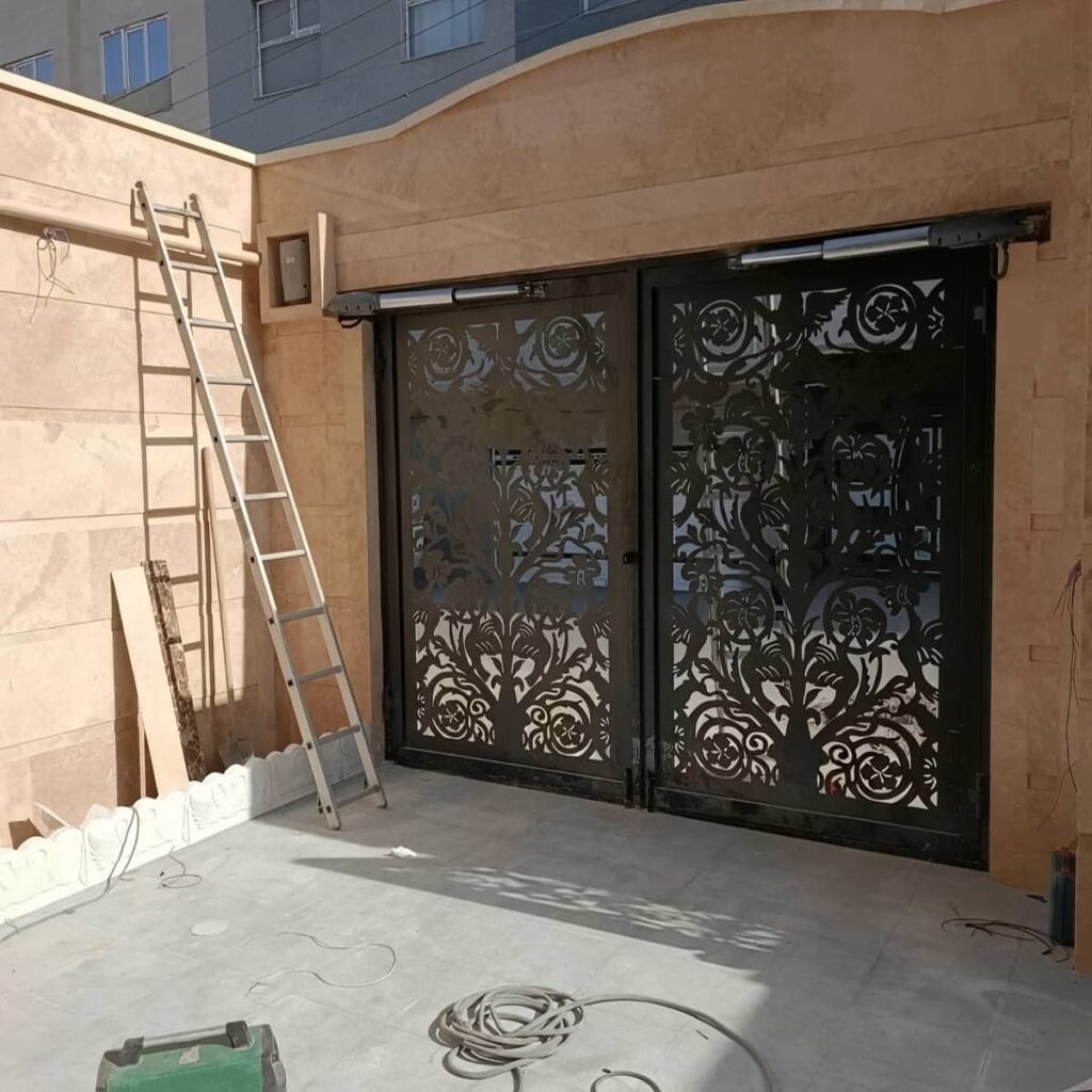 بازوی نقره ای جک متصل به لنگه فلزی بازوی نقره ای جک متصل به لنگه فلزی