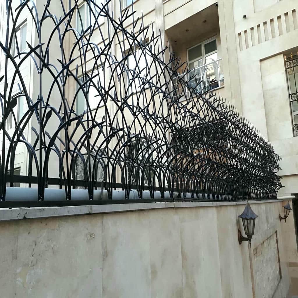 حفاظ دیوار قهوه ای با کلاف مستطیلی