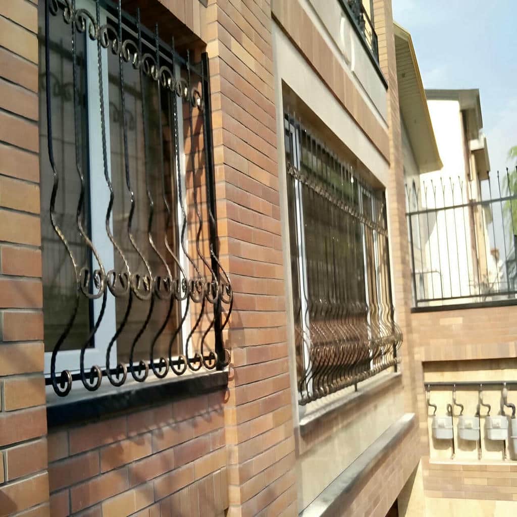 قاب مربع فولادی با پوشش رنگ خاکستری