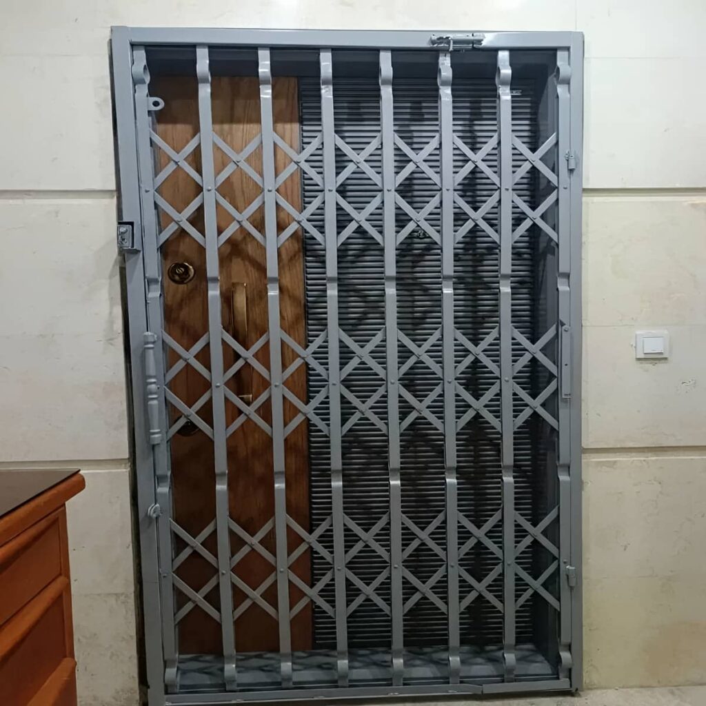 گارد کشویی مشکی مقابل واحد آماده تحویل
