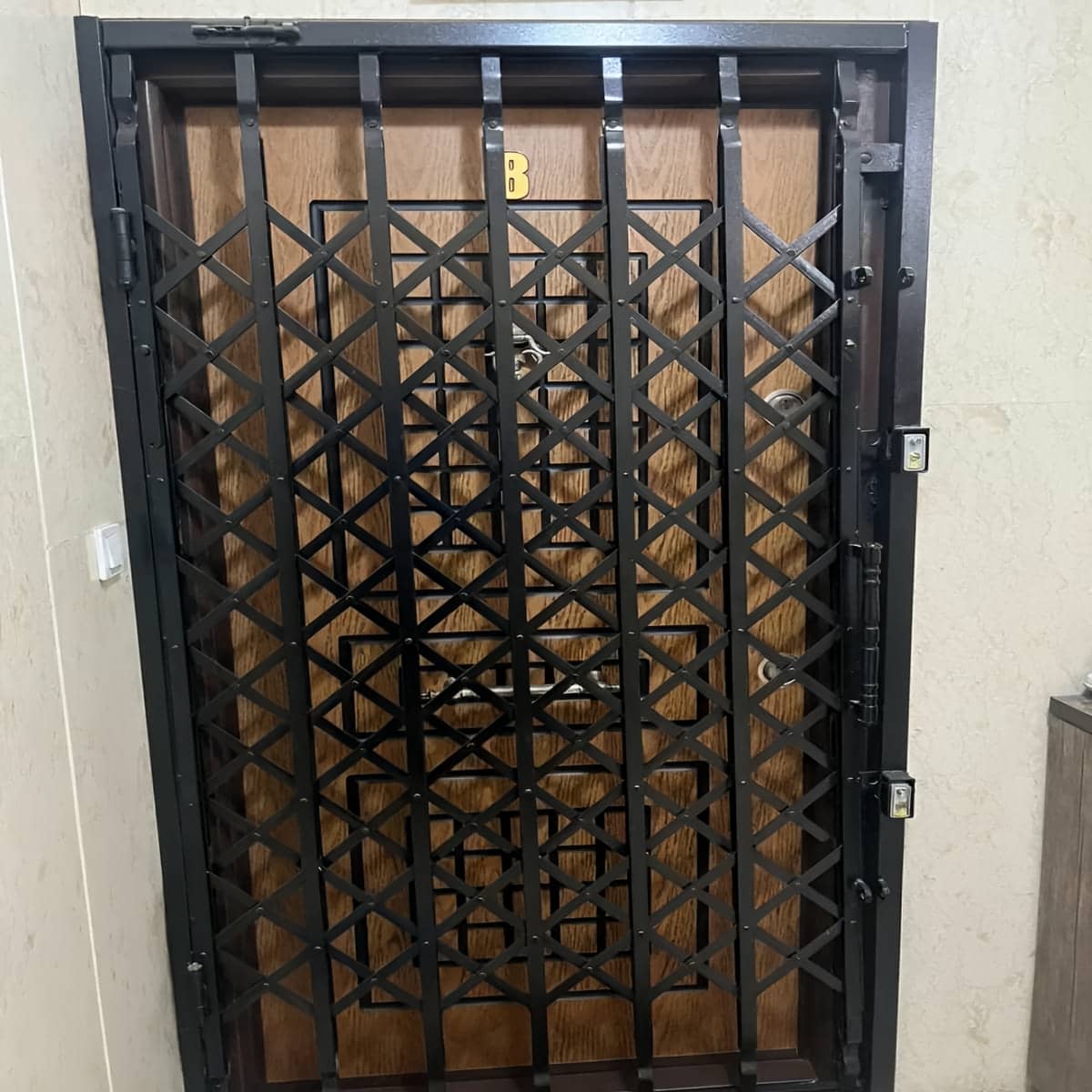 مرکز فروش حفاظ درب آکاردئونی با سفارش غیرحضوری در همدان و حومه