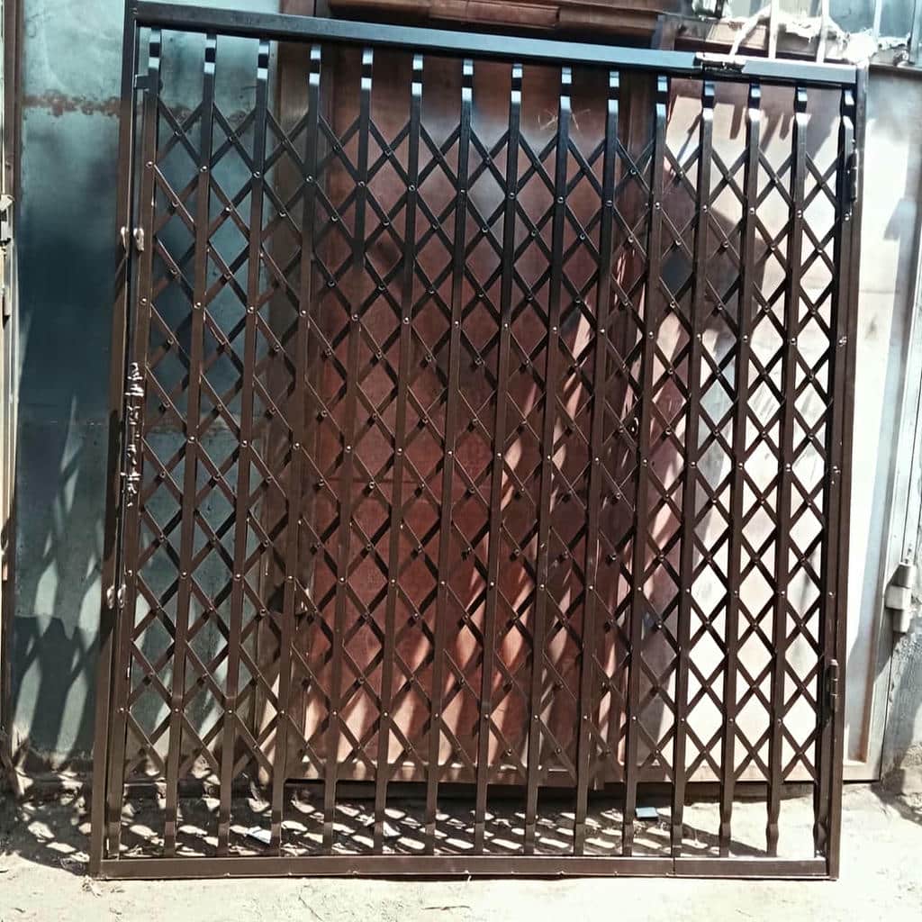 مرکز فروش حفاظ درب آکاردئونی با انتخاب متریال مناسب در استان قزوین